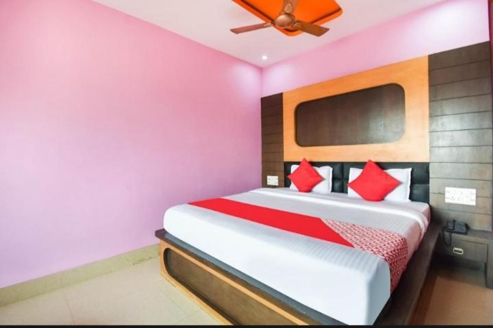 Hotel Orient Residency Колката Екстериор снимка
